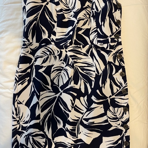 Sleeveless Navy & White Sheath Dress - Picture 3 of 8